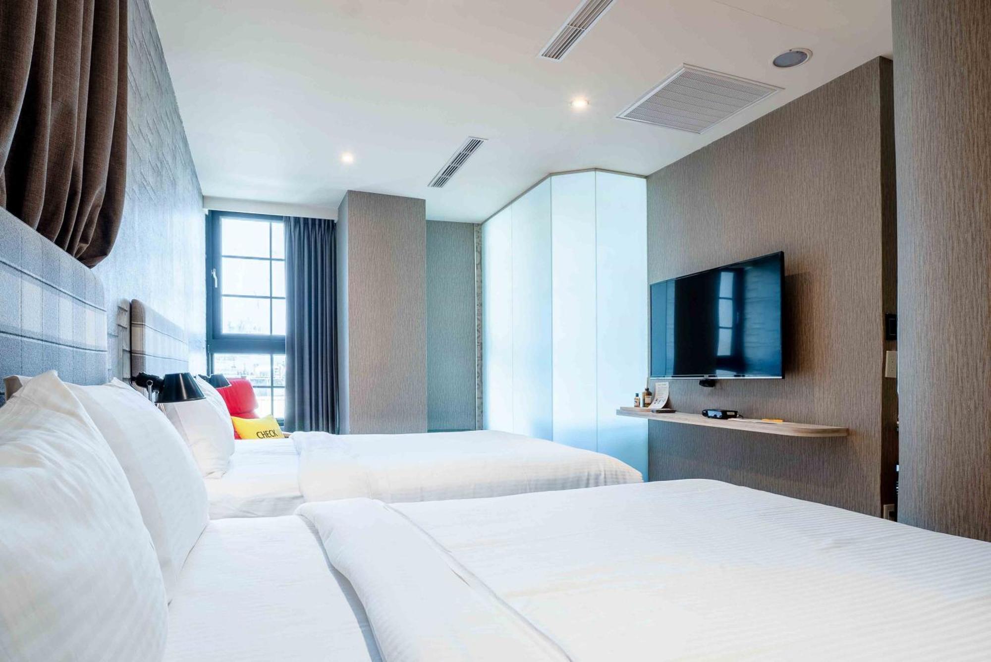 Check Inn Taichung Ziyou Екстериор снимка