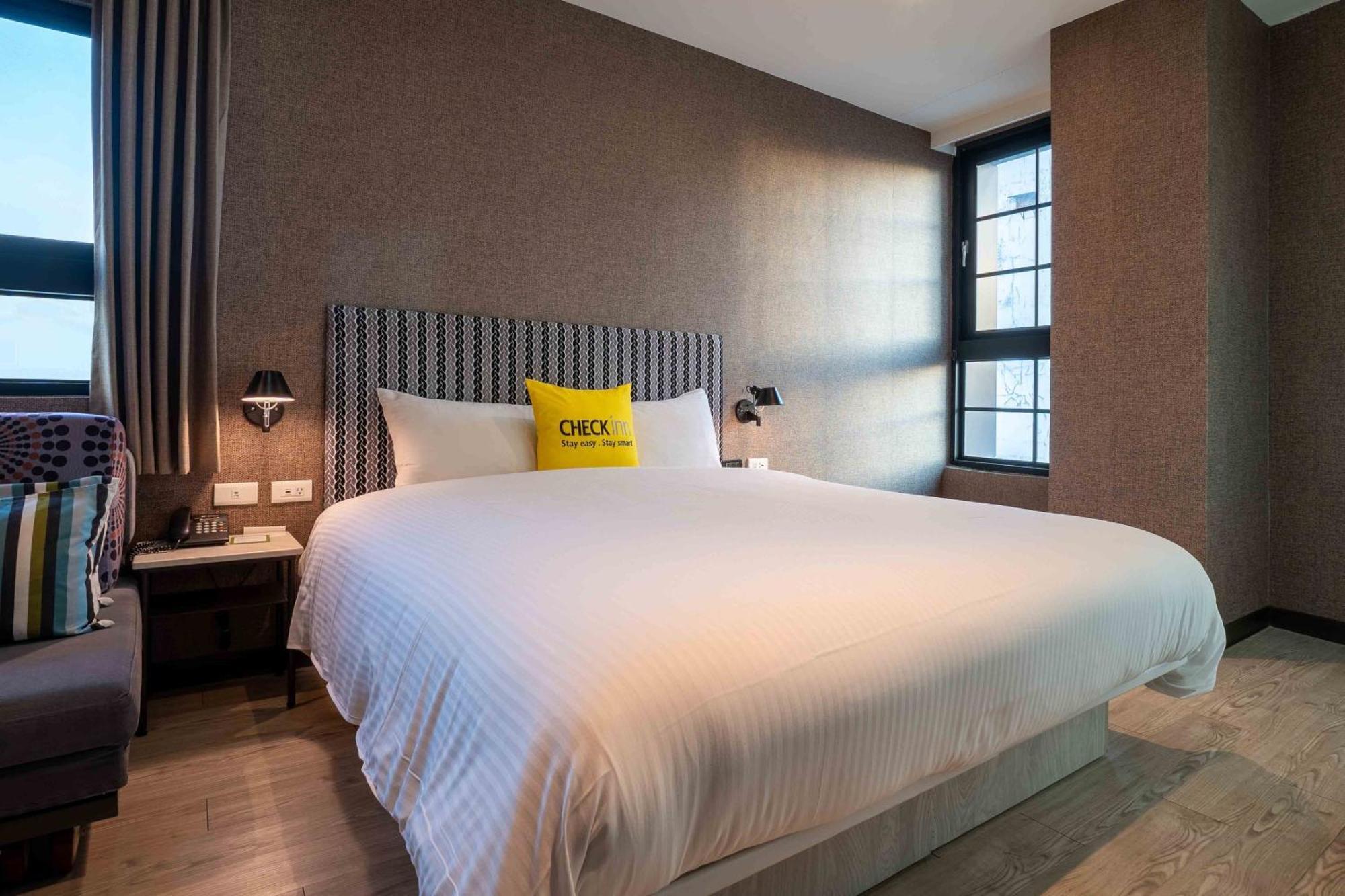 Check Inn Taichung Ziyou Екстериор снимка