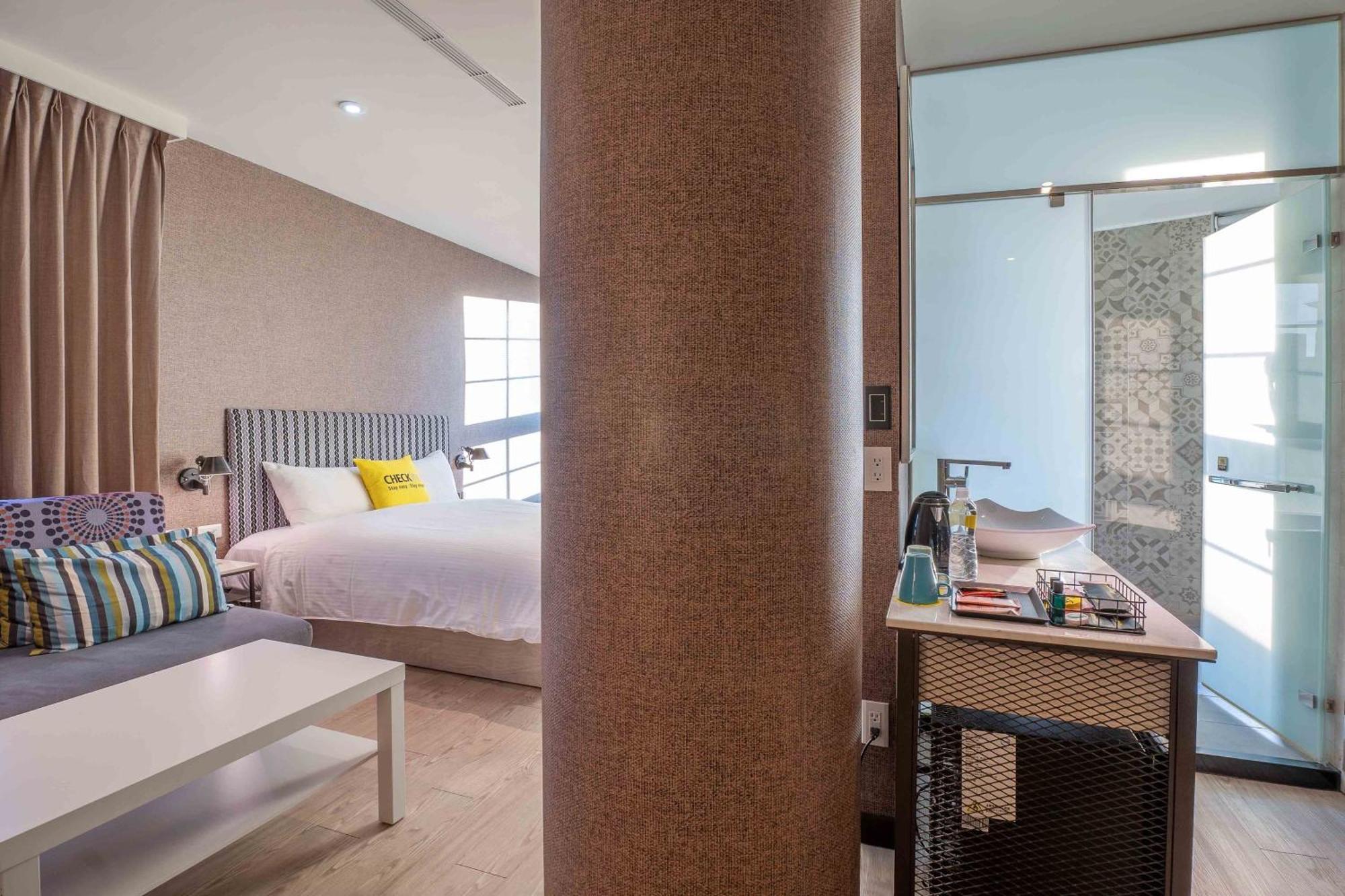 Check Inn Taichung Ziyou Екстериор снимка