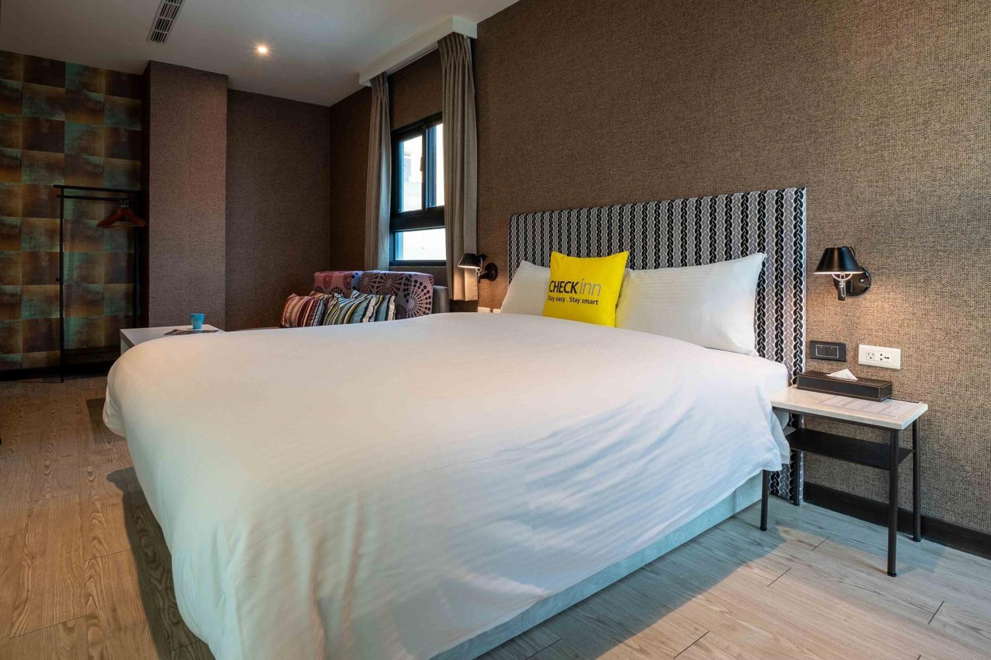 Check Inn Taichung Ziyou Екстериор снимка