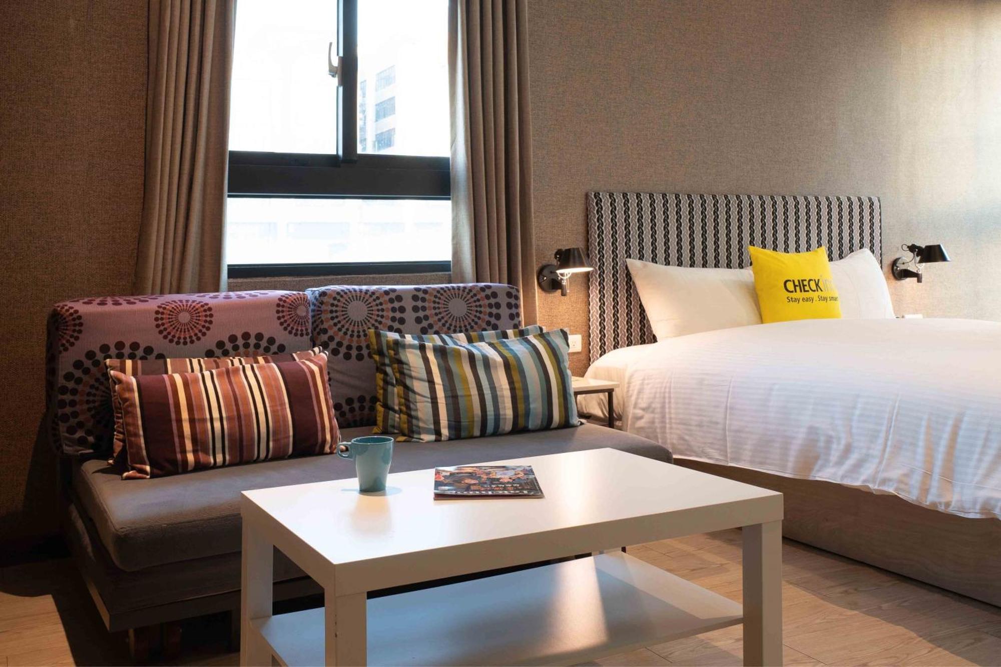 Check Inn Taichung Ziyou Екстериор снимка
