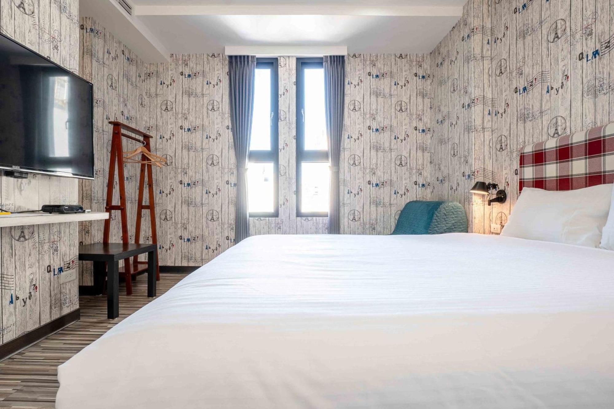 Check Inn Taichung Ziyou Екстериор снимка