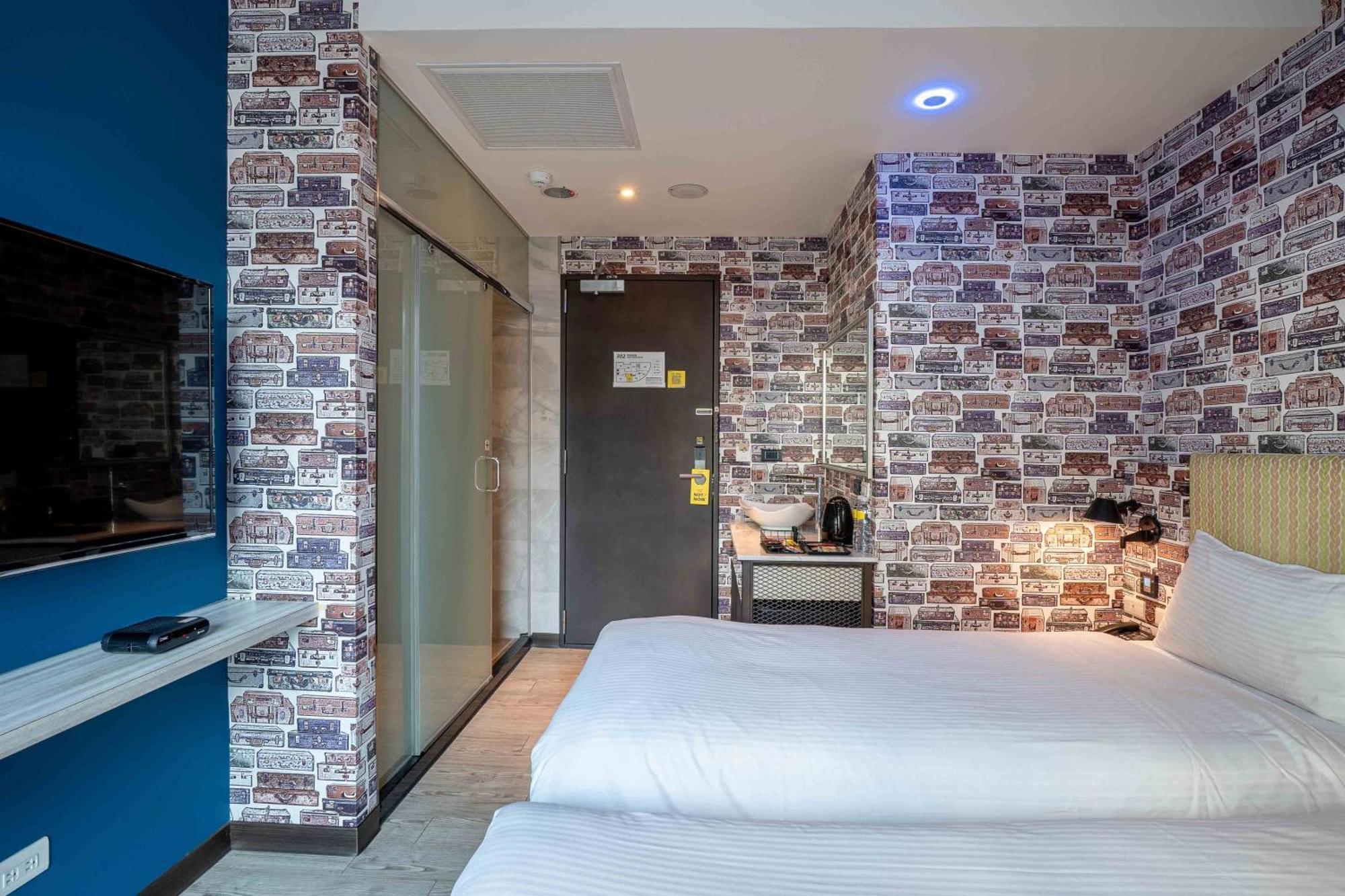 Check Inn Taichung Ziyou Екстериор снимка
