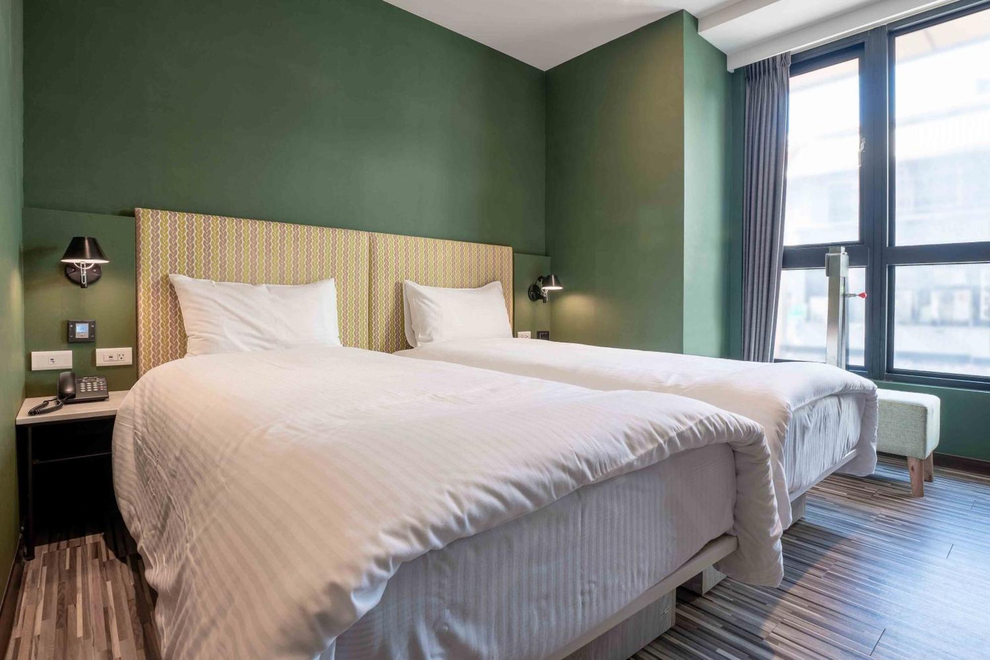 Check Inn Taichung Ziyou Екстериор снимка
