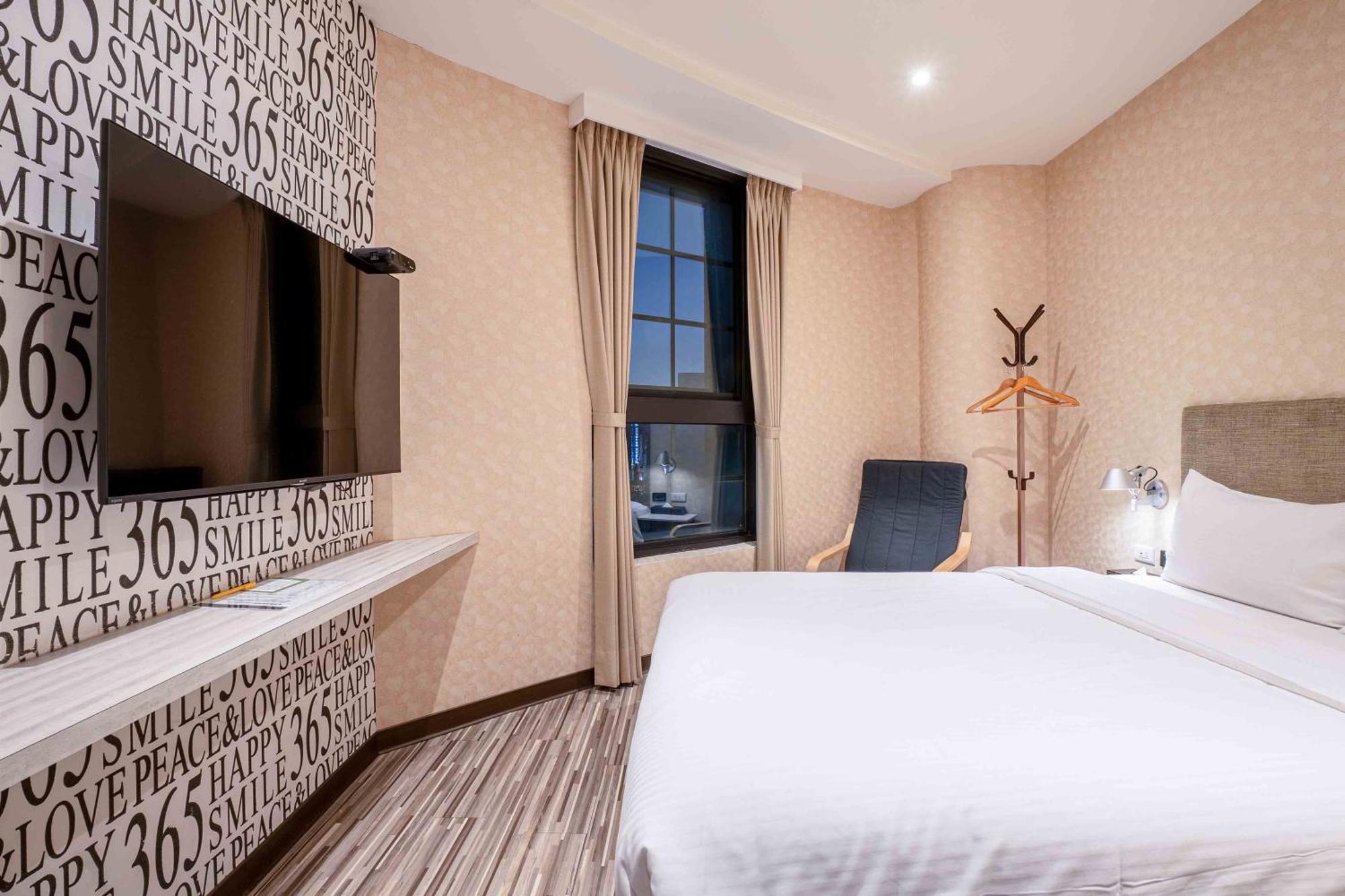 Check Inn Taichung Ziyou Екстериор снимка