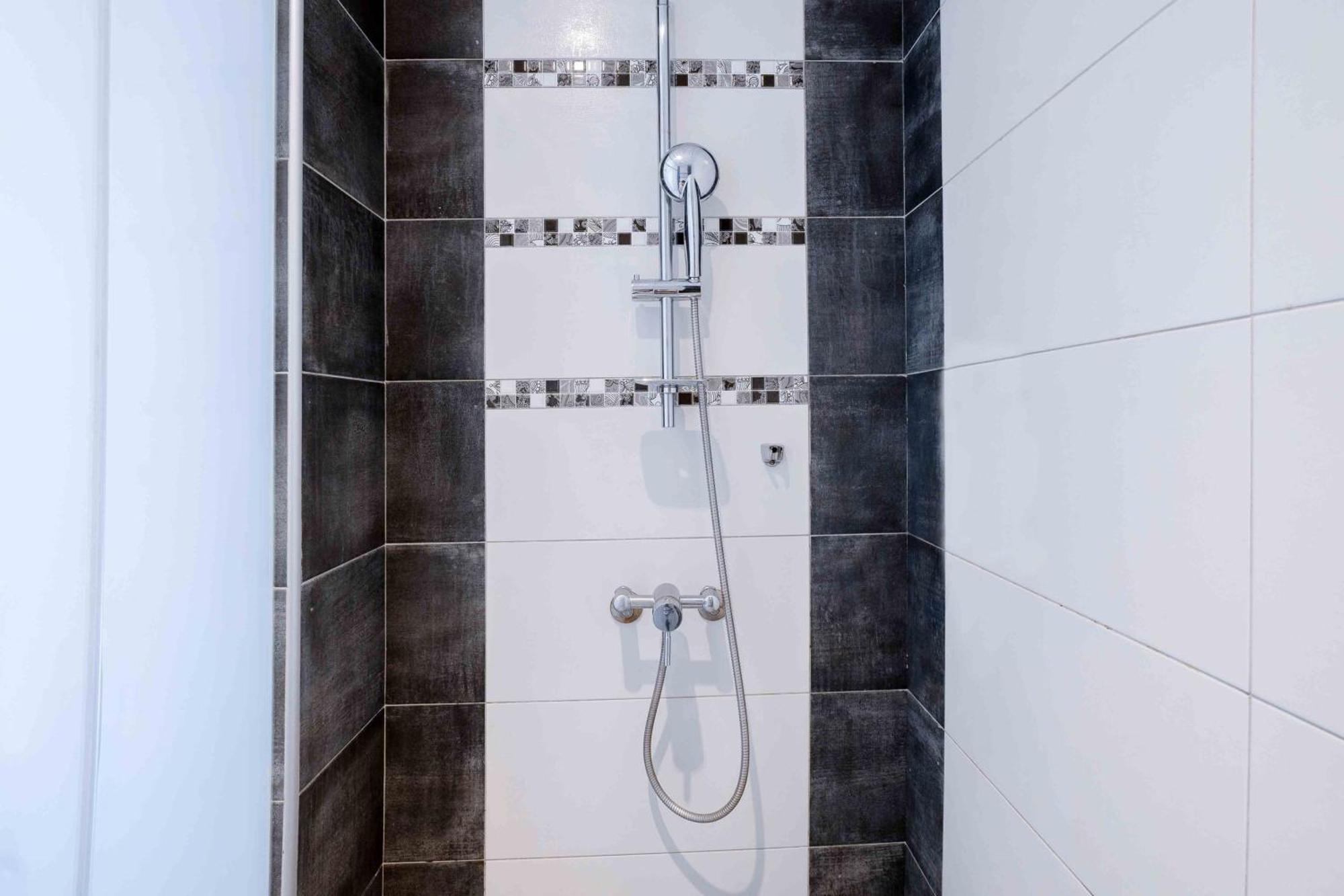 Check Inn Taichung Ziyou Екстериор снимка