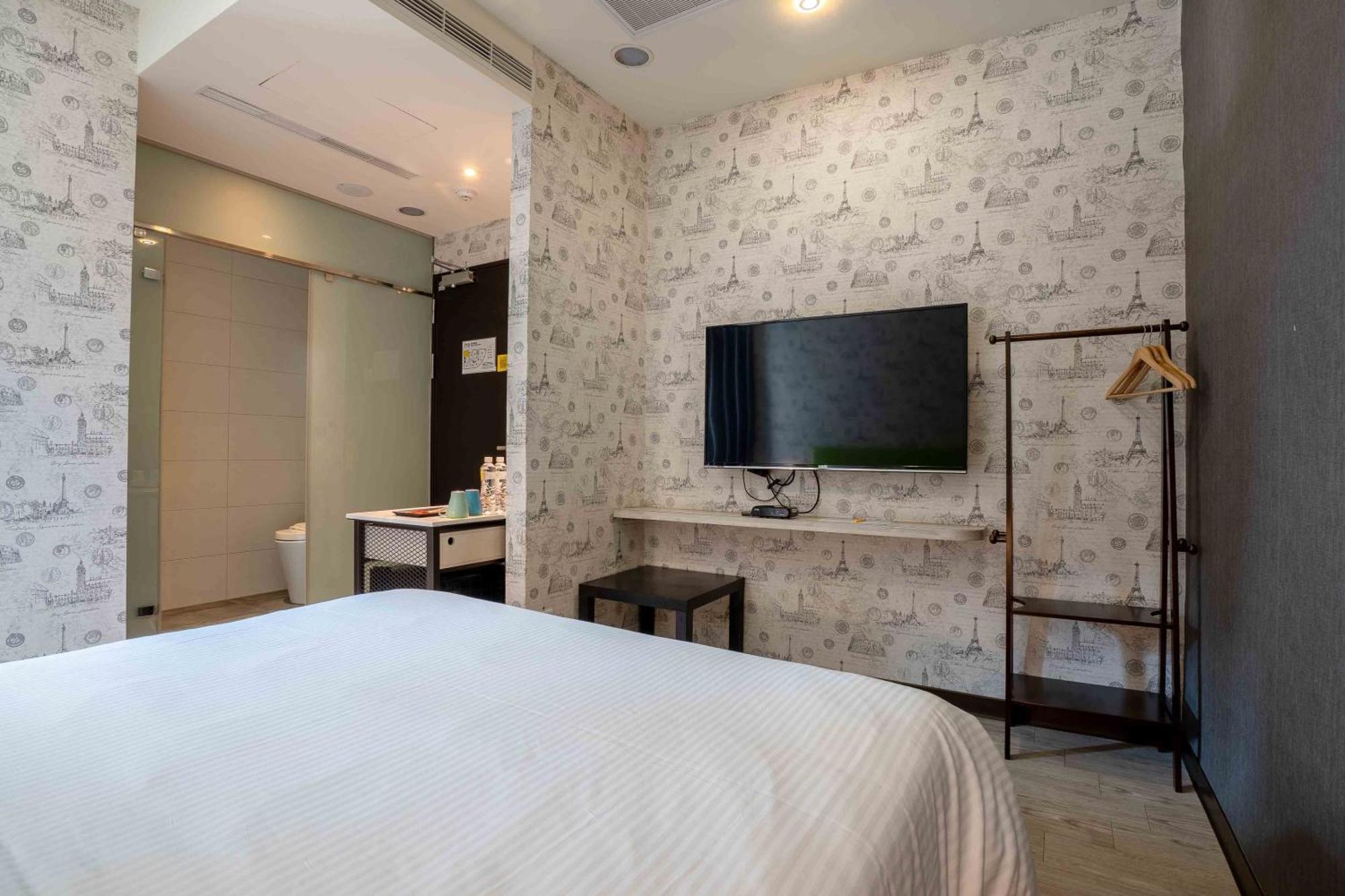 Check Inn Taichung Ziyou Екстериор снимка