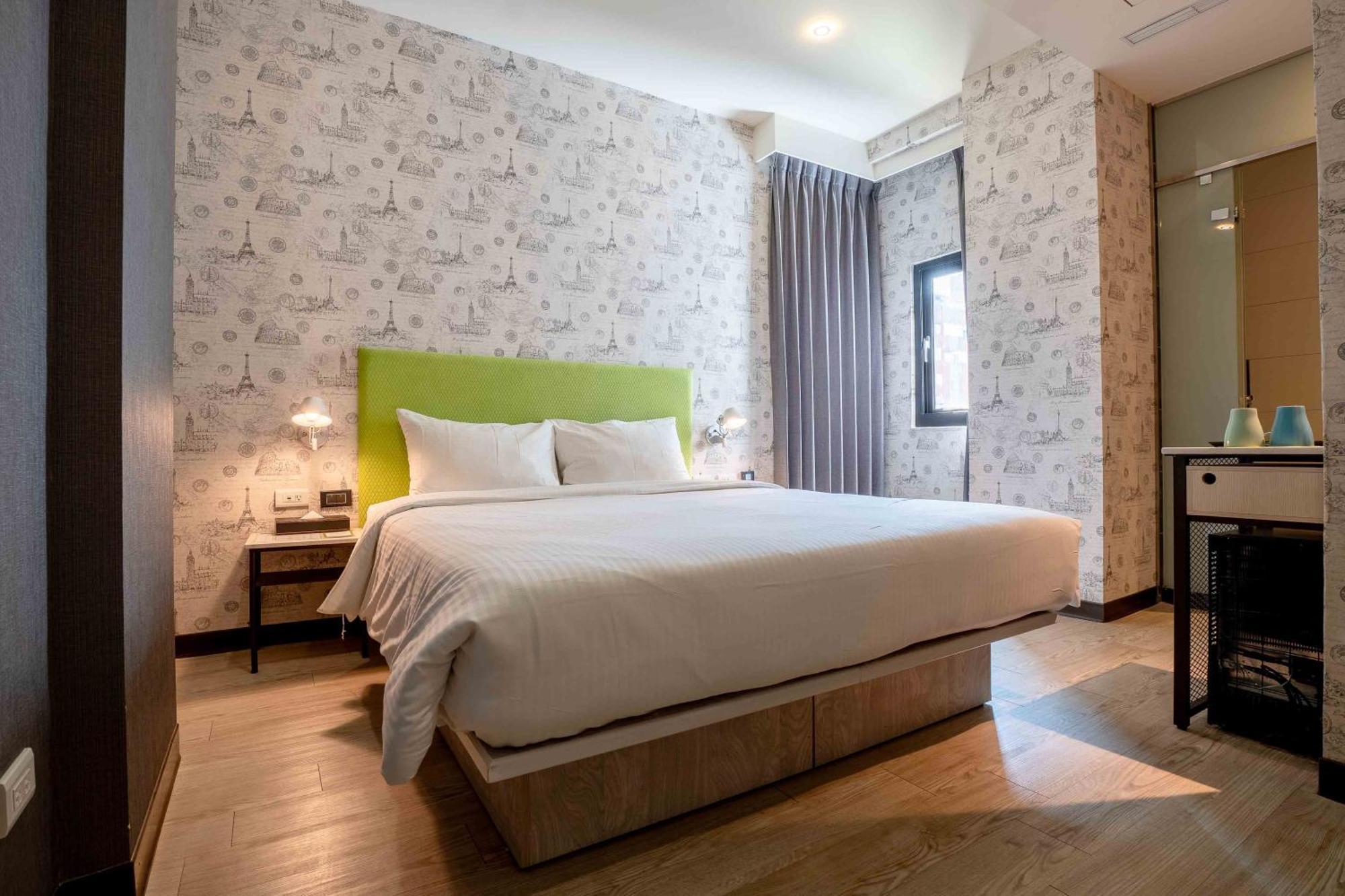 Check Inn Taichung Ziyou Екстериор снимка