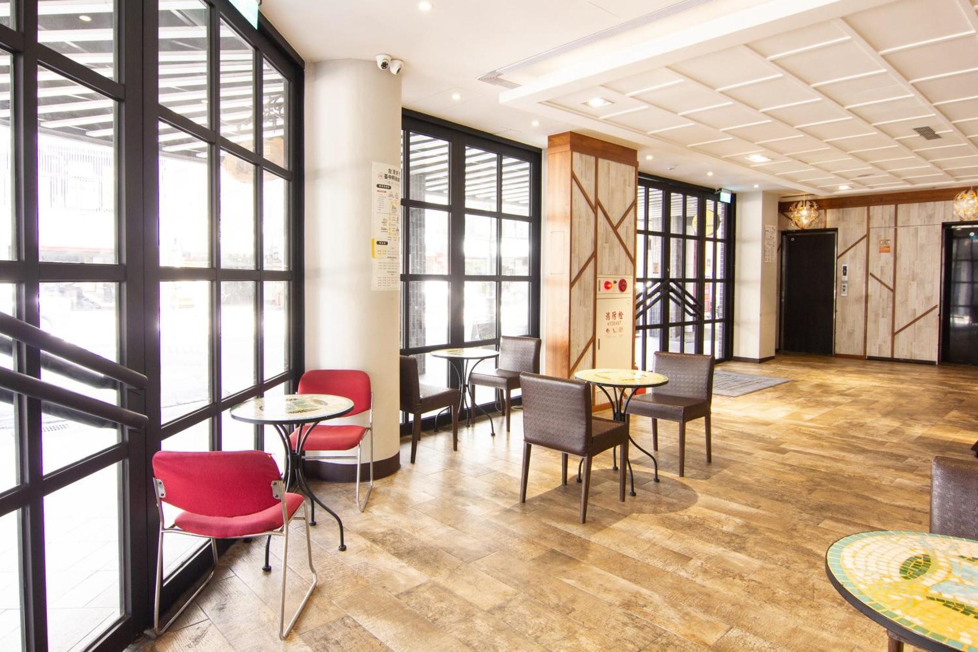 Check Inn Taichung Ziyou Екстериор снимка