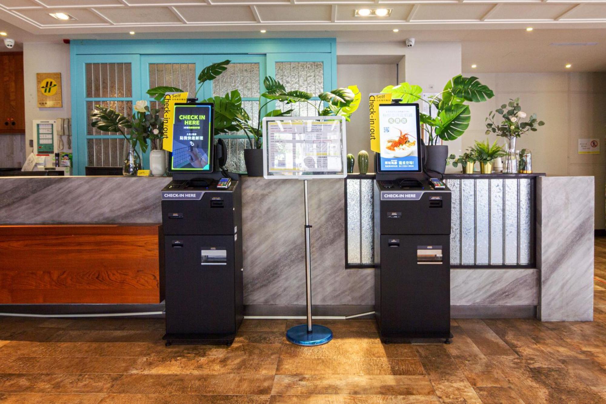 Check Inn Taichung Ziyou Екстериор снимка